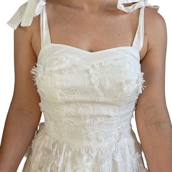 New Gal Meets Glam Anthropologie Floral Tie Shoulder Dress Size 0 White Romantic - Picture 3 of 13